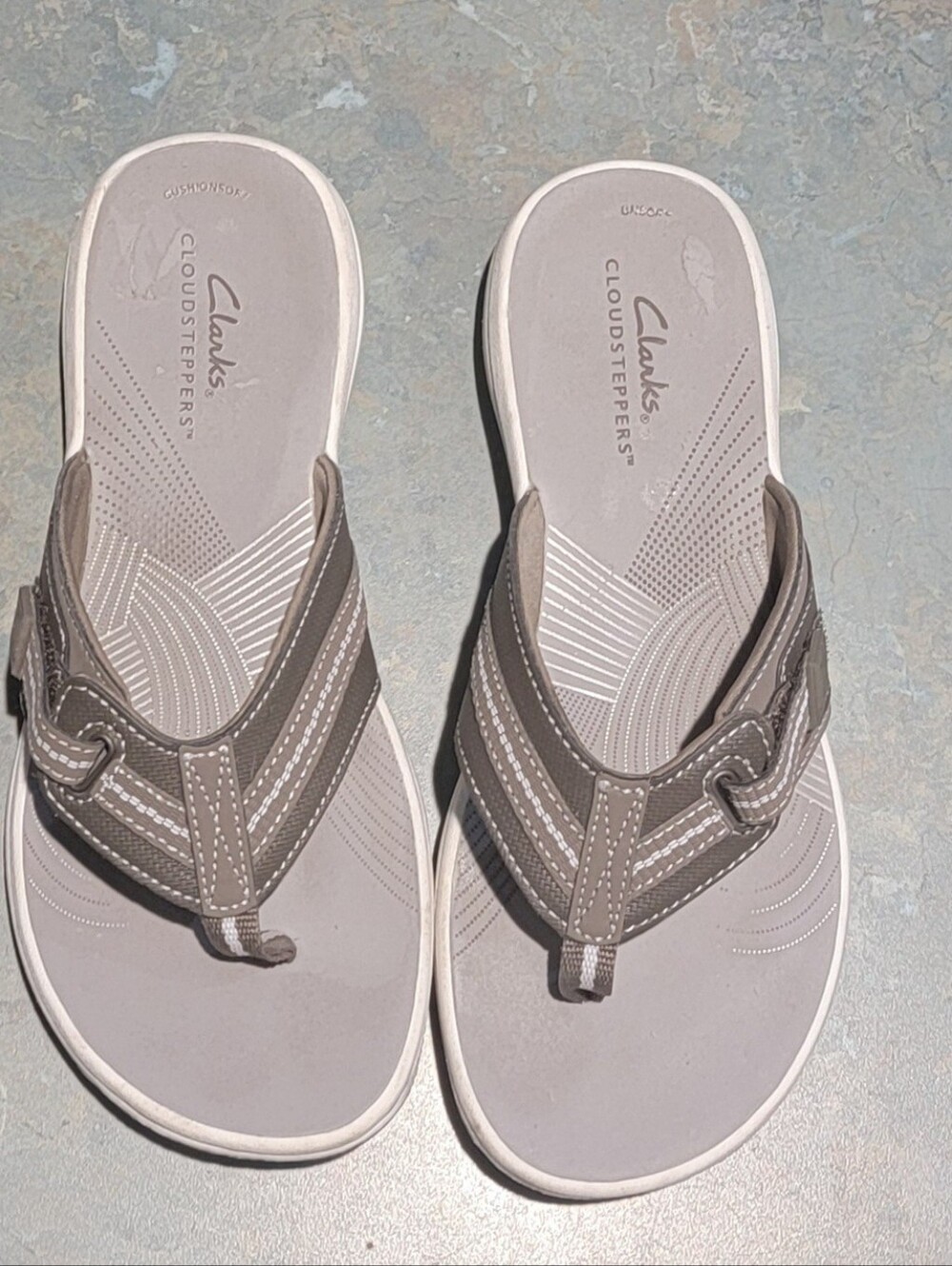 Clarks Gray Cloudsteppers Women's Thong Sandals